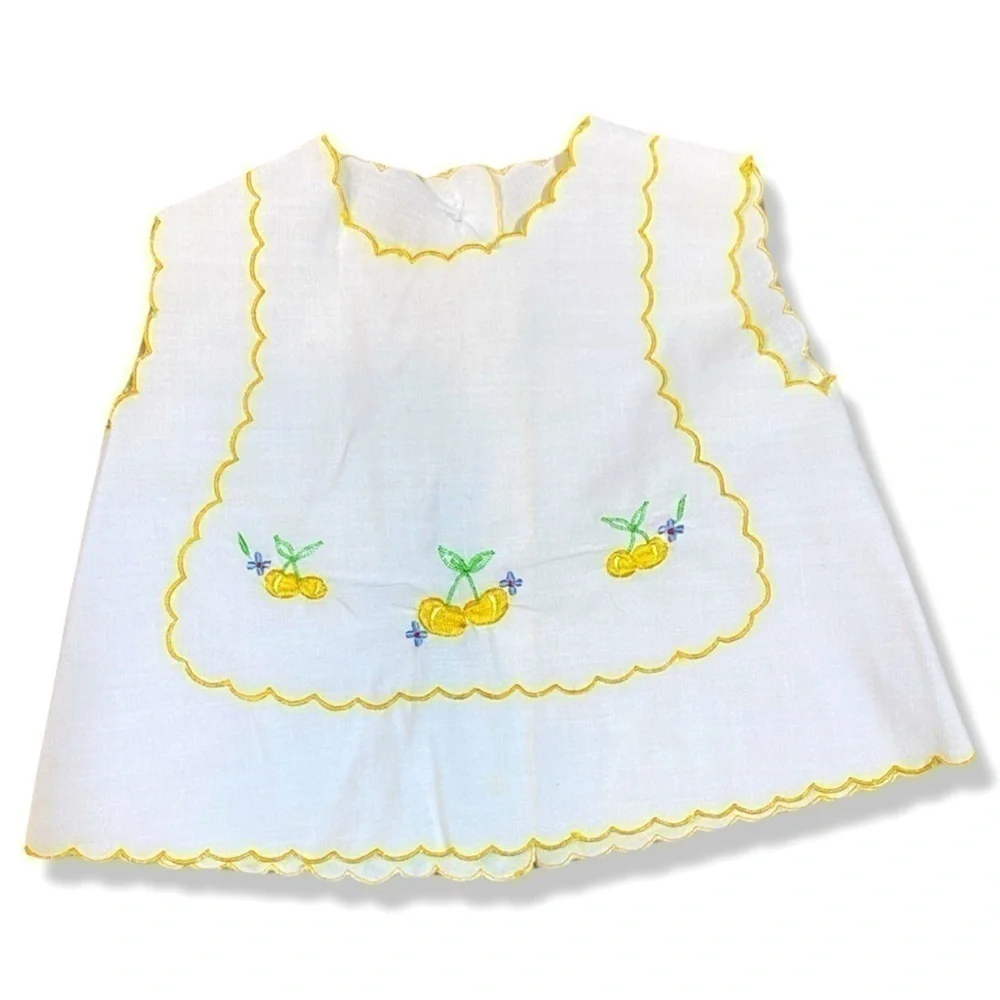 ⭐️Vintage 80s Mayfair Embroidered Cherries Bib